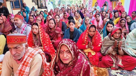 By merely hearing Srimad Bhagavat Katha, Srihari dwells in the heart: Rasik