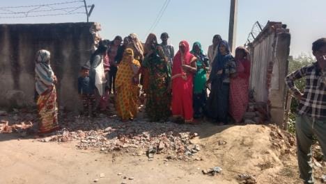 Protest against installation of second gate in Ambedkar Park