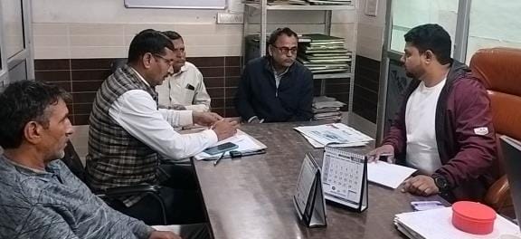 Chief Minister's flying squad raided the municipality office of Bawanikheda