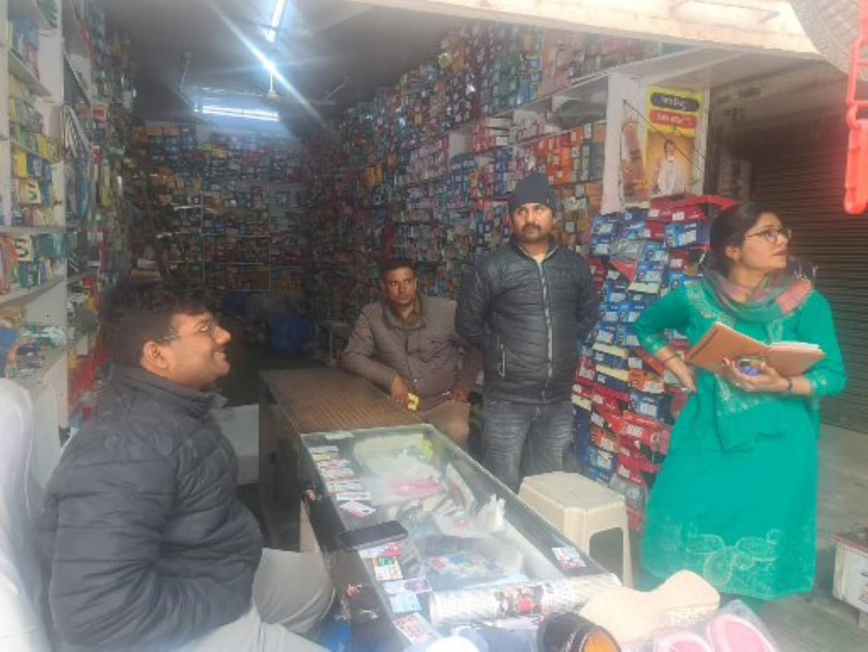 Second consecutive theft incident in the city, thieves uprooted the shutter of the shop and carried out the theft.