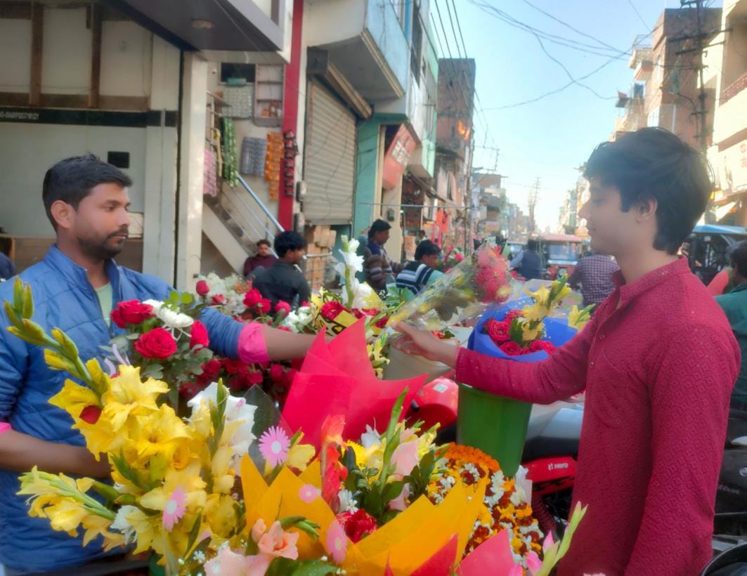 Valentine's Day: Lovers expressed their love