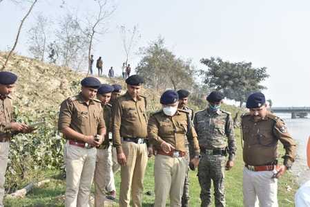 Bihar unidentified body of young man was found in canal sensation spread area suspicion of murder