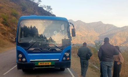 The bus going from Joginder Nagar to Tarembali-Khuddi broke down midway.