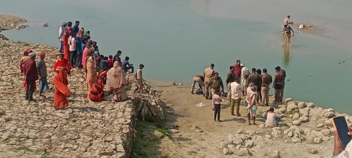 Dead body of young man found on the banks of Budhi Rapti