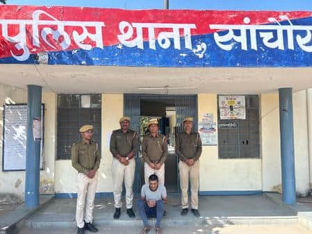 पुलिस की गिरफ्त में आरोपी