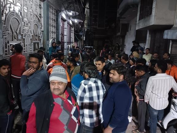 8.50 lakhs looted after firing on grocery merchant and accountant