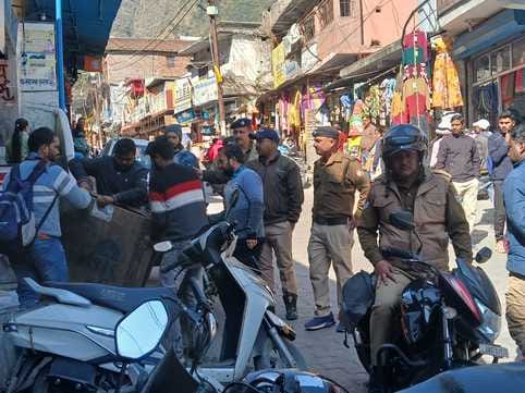 Administration took action against encroachment, removed items from roads