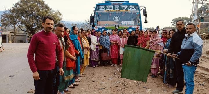 women Farmers Depart for Pathankot for Agriculture Training
