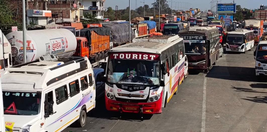 25 km long jam on Lucknow-Varanasi highway