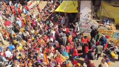Long queues of vehicles, five lakh devotees took the dip
