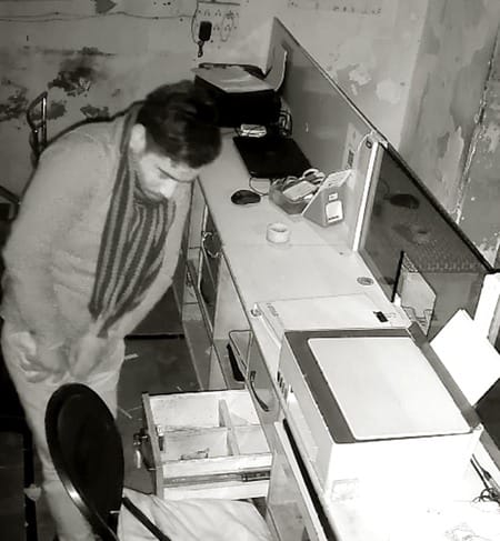 man stole cash lakh from bank customer service center the thief caught on CCTV footage