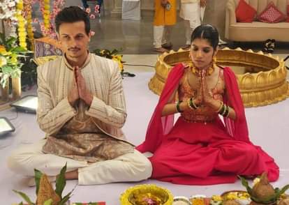 वैवाहिक बंधन में बंधते संगीतकार मंदीप पंघाल व बाॅलीवुड की गायक साक्षी होल्कर।