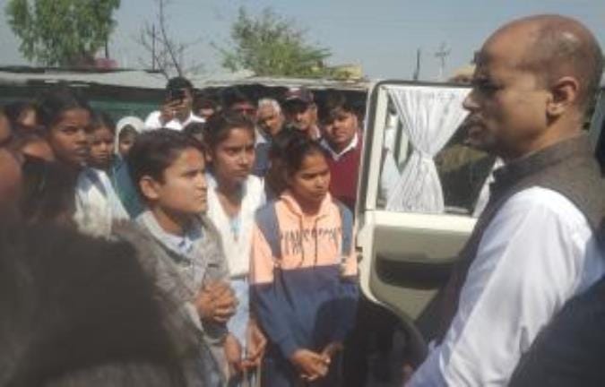 GGIC Ghiror girl students met ADM