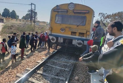 Passenger train's axle jammed, passengers remain worried
