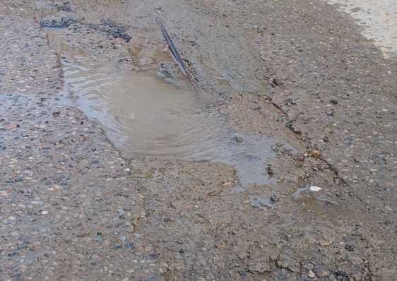 Drinking water pipeline leaked, water started spreading on the road