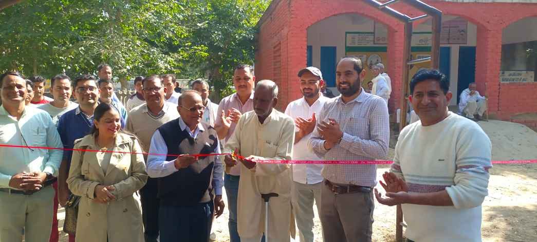Free examination of more than 150 animals in the camp