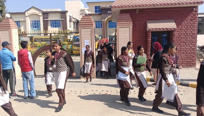3,967 students took the English subject examination at 14 centers in the district