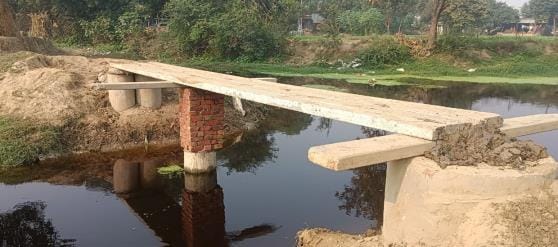 no safety wall on 100 culverts in Hathras