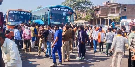 VHP workers blocked the highway, police lathicharged them, case filed against 28