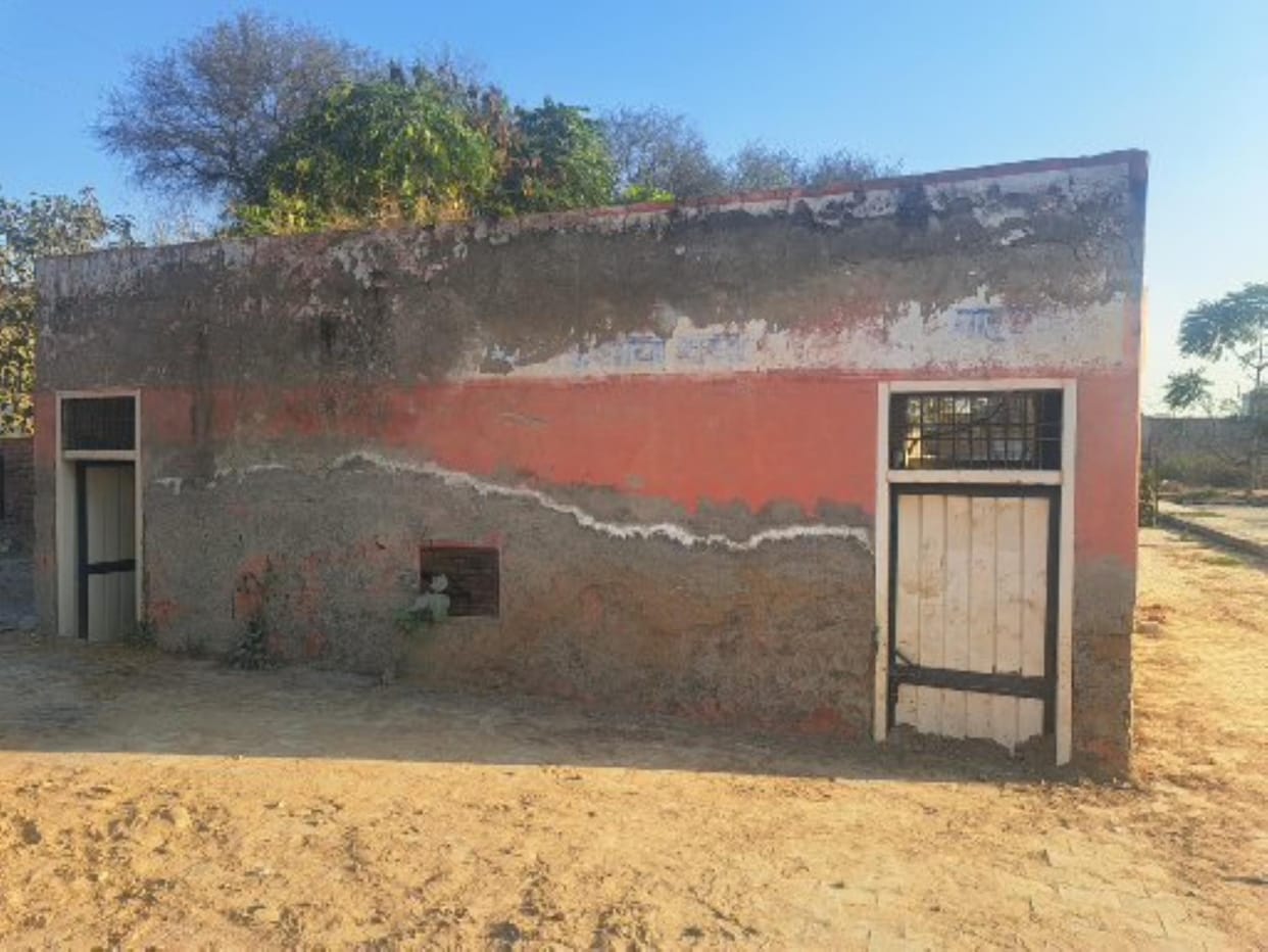 People from 100 villages come to Kalanwali, not a single accessible toilet in the markets.