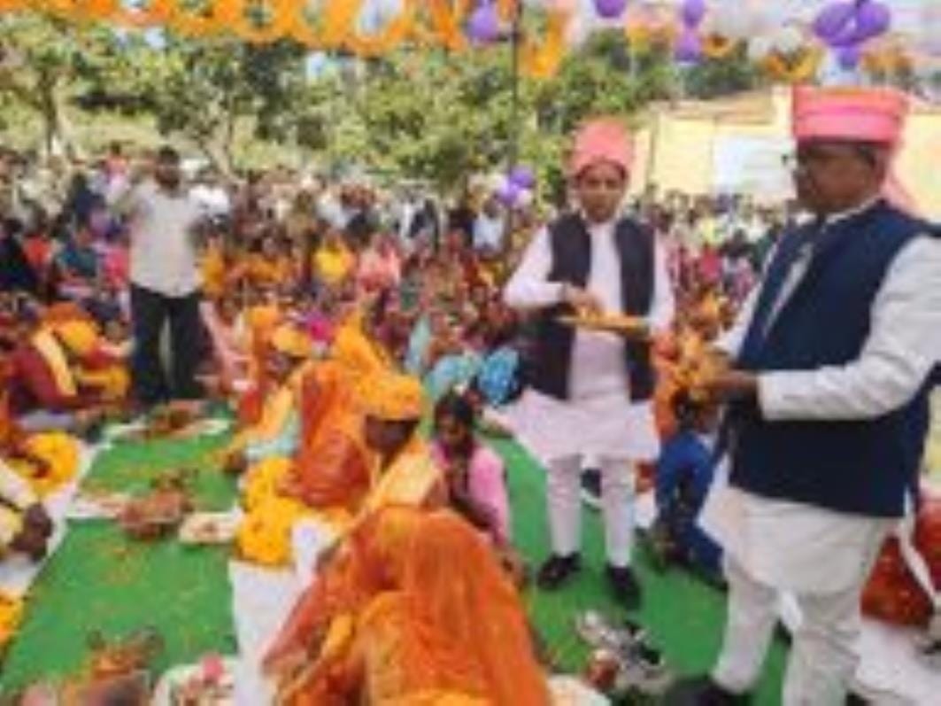 92 couples got married amid Vedic chanting