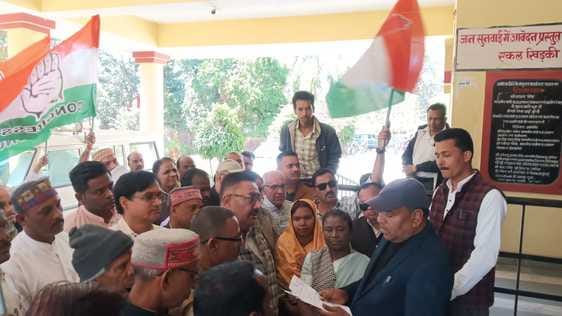 Congress submitted a memorandum demanding payment of paddy to farmers