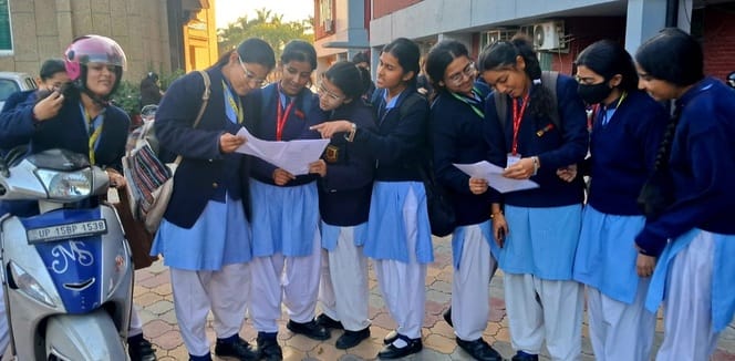 The paper was easy and the faces of the candidates were bright.