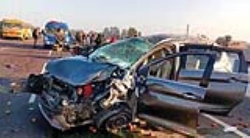 Car collides with e-rickshaw, farmer dies, six passengers injured