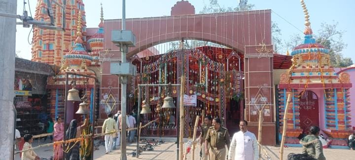 Baba Neebkarori Dham was drenched in devotion and devotion