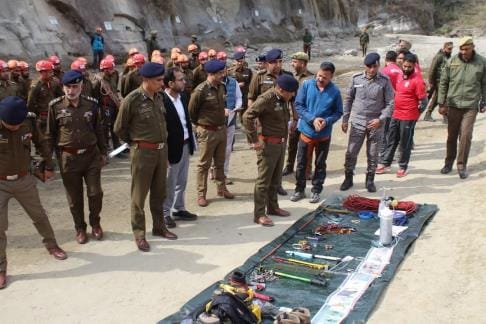 ADGP Anand Jain discussed with mountain rescue team, took stock of training
