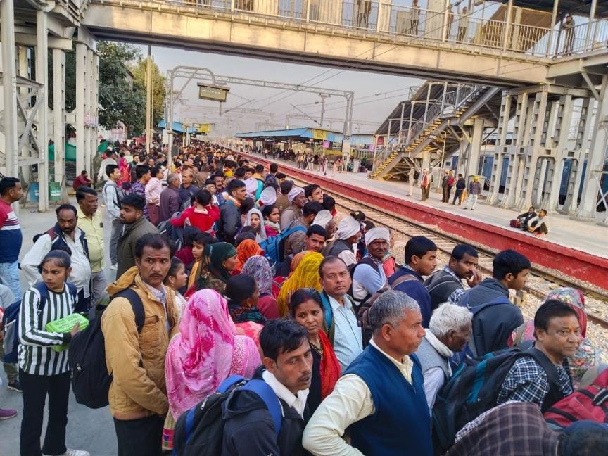 Enthusiasm was seen among the devotees for Maha Kumbh, security forces had to work hard