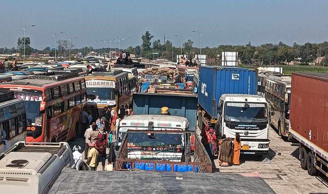 18 km long jam, everyone worried