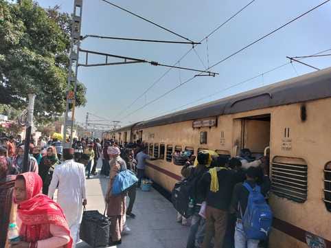 Trains are already full for Holi, confirmed tickets are not available