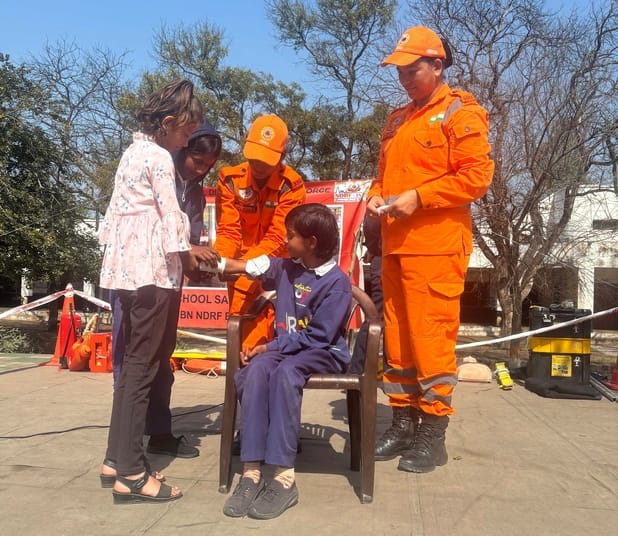 NDRF team gave training in disaster management to students under school safety program