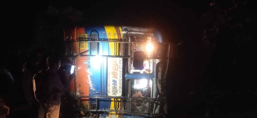 Betul Accident: Major accident on State Highway, dumper hits parked bus, 32 passengers injured