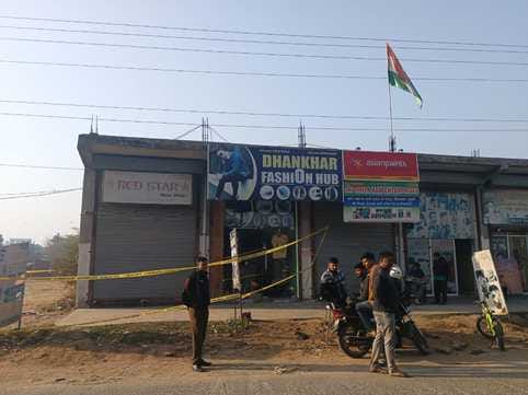 Goods and cash stolen from garment shop, accused absconding