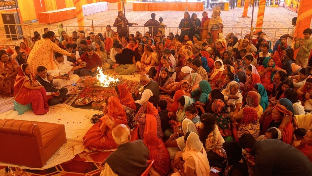 Listening to Shrimad Bhagwat Katha brings feelings of devotion, knowledge and detachment: Acharya