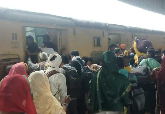 Delhi-Rewari train service canceled after Delhi railway station accident