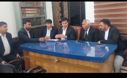 Ban on putting banners and hoardings in the premises