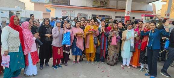 Prabhat Pheri took out from Mahavir Chowk Rotary Kitchen