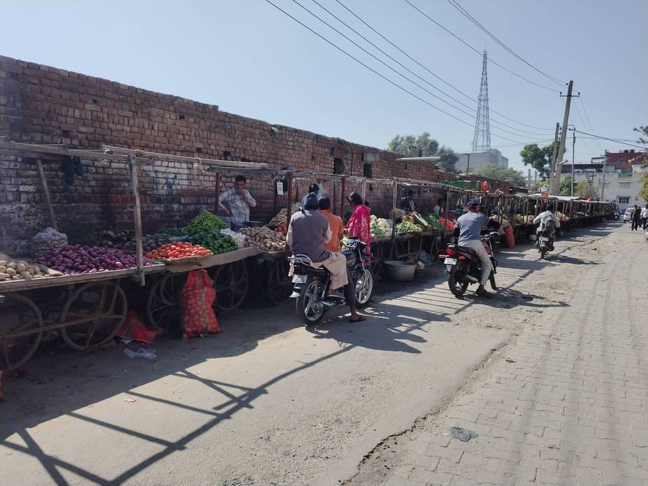 City council administration could not provide space to street vendors even after 6 years, survey limited to papers