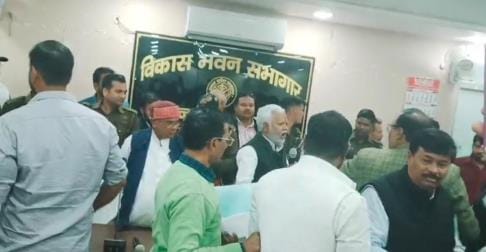 There was a huge uproar in the District Panchayat meeting... 27 members protested against the action