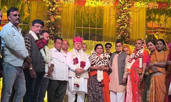Congressmen felicitated Kinnar Gaddipati and Panch Patels In the All India Kinnar Maha Sammelan