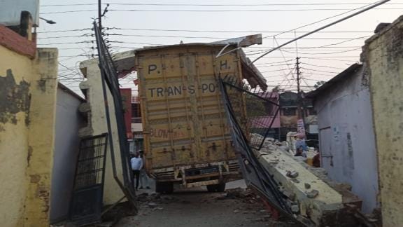 The container carrying the question paper broke the college gate