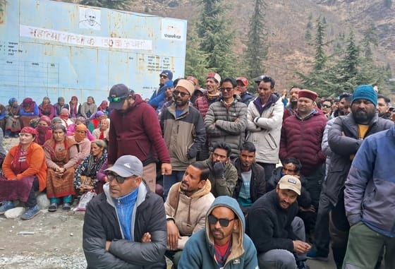 Protest against package system in tourism activity, businessmen mobilized