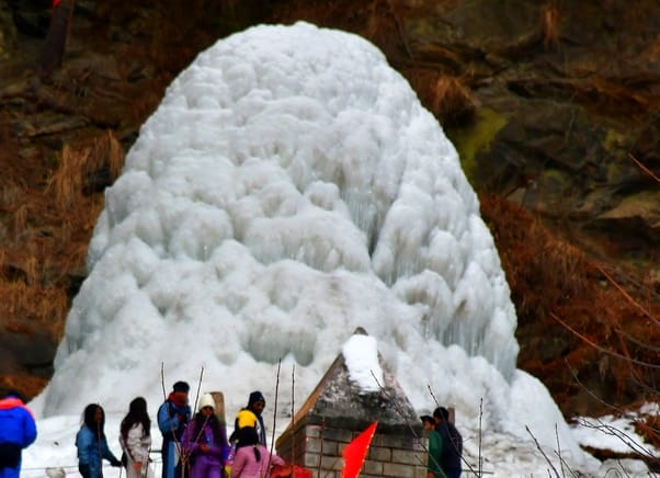 35 feet high Shivling made of ice in Anjani Mahadev