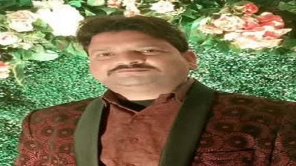 do baikon kee bhidant mein aagara ke adhivakta kee maut