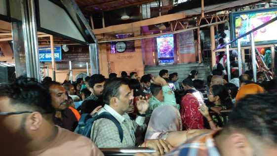 A huge crowd of devotees is gathering to visit Omkareshwar temple