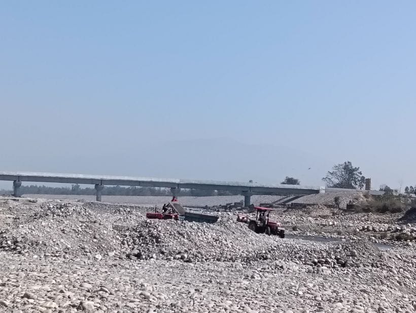 illegale minning in navghat ponta