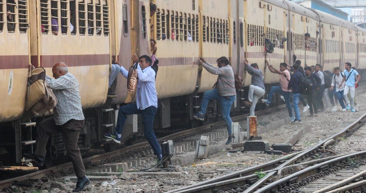 There was so much crowd that one had to enter the sleeper class through the window.